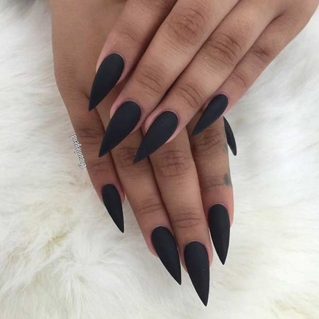 black-pointed-acrylic-nails-12_2 Unghii acrilice negre