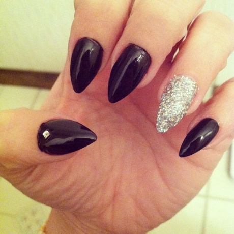 black-pointed-acrylic-nails-12_20 Unghii acrilice negre