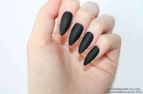 black-pointed-acrylic-nails-12_6 Unghii acrilice negre