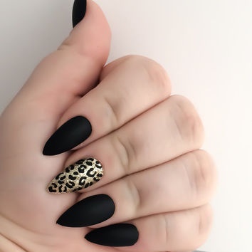 black-pointed-acrylic-nails-12_8 Unghii acrilice negre