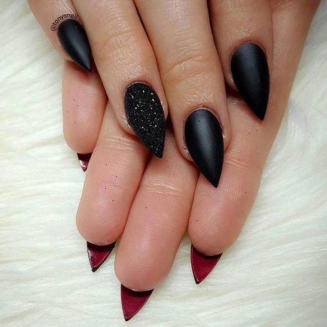 black-short-stiletto-nails-11_3 Negru scurt stiletto Cuie