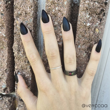 black-short-stiletto-nails-11_4 Negru scurt stiletto Cuie