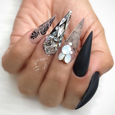 black-stiletto-nail-designs-45_15 Modele de unghii stiletto negre