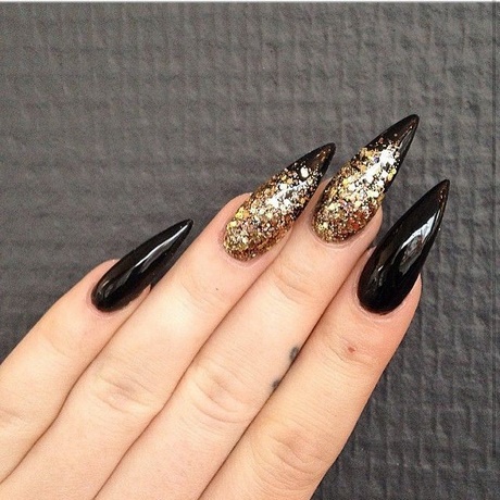 black-stiletto-nail-designs-45_16 Modele de unghii stiletto negre