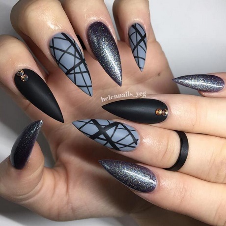 black-stiletto-nail-designs-45_18 Modele de unghii stiletto negre