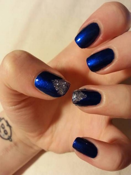 blue-and-silver-nail-designs-95_8 Modele de unghii albastre și argintii