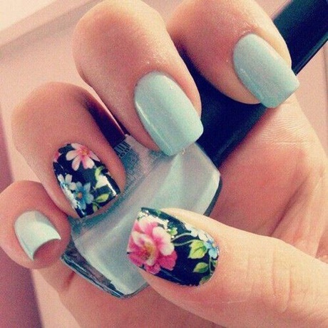 cute-flower-designs-for-nails-60_17 Modele drăguțe de flori pentru unghii