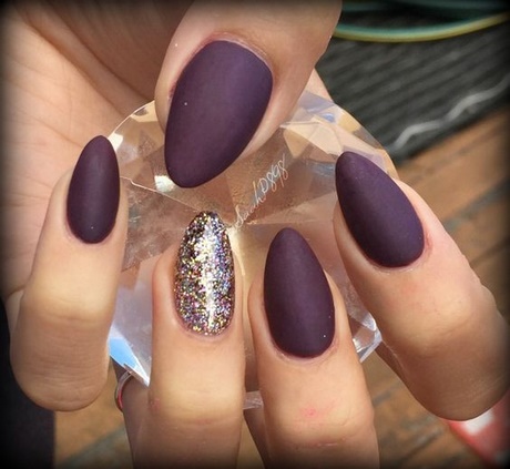 dark-purple-matte-nails-80_10 Unghii mată violet închis