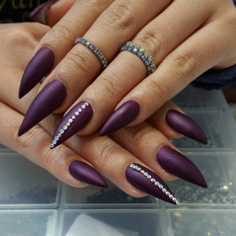 dark-purple-matte-nails-80_13 Unghii mată violet închis