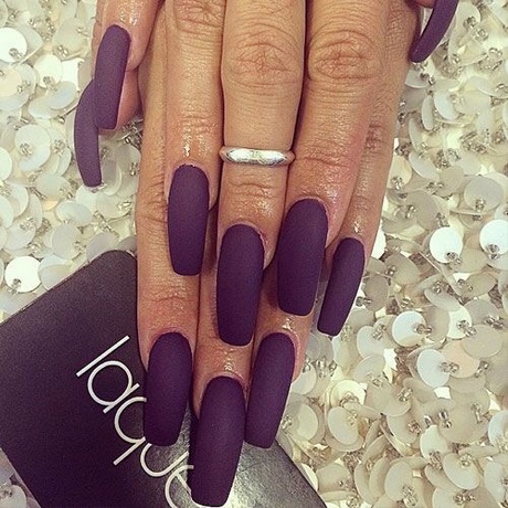 dark-purple-matte-nails-80_14 Unghii mată violet închis