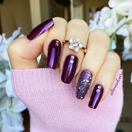 dark-purple-nails-47_13 Unghiile violet închis