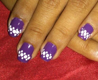 Ușor violet nail art