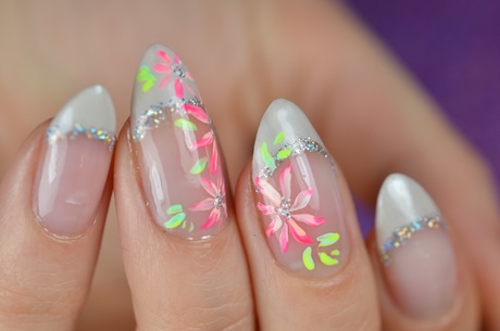 french-nails-with-flowers-08_10 Unghiile franceze cu flori