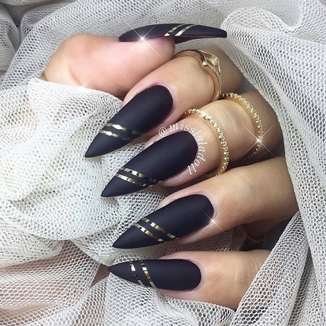 gold-and-black-stiletto-nails-12_19 Aur și negru stiletto Cuie