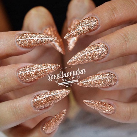 gold-glitter-pointy-nails-87 Unghii ascuțite cu sclipici de aur