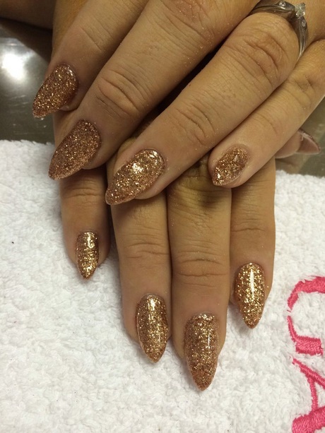 gold-glitter-pointy-nails-87_9 Unghii ascuțite cu sclipici de aur