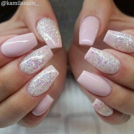 light-pink-and-silver-nails-18 Unghii roz deschis și argintiu