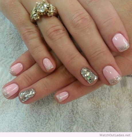 light-pink-and-silver-nails-18_13 Unghii roz deschis și argintiu