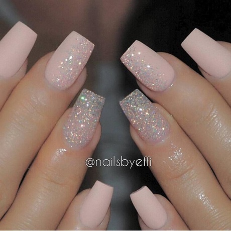 light-pink-and-silver-nails-18_20 Unghii roz deschis și argintiu