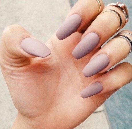 light-purple-matte-nails-46 Unghii mată violet deschis