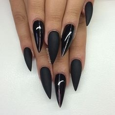 matte-black-pointy-nails-01_18 Negru mat unghiile ascuțite