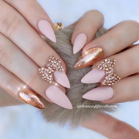 matte-pointed-nails-44_4 Unghii ascuțite mat