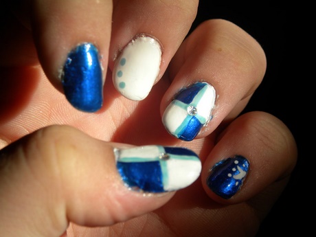 nail-art-blue-and-white-23_13 Nail art albastru și alb