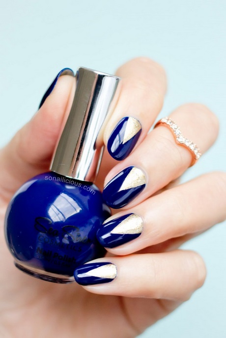 nail-art-blue-and-white-23_7 Nail art albastru și alb