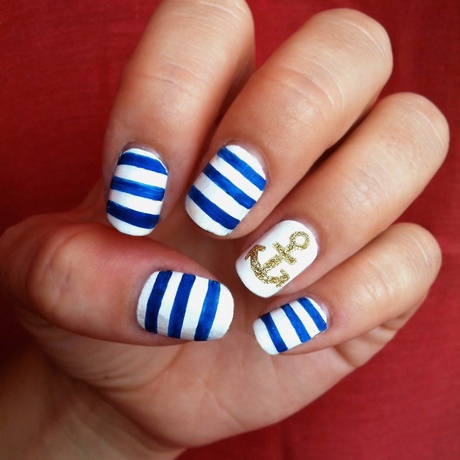 nail-art-in-blue-and-white-03_13 Nail art în albastru și alb