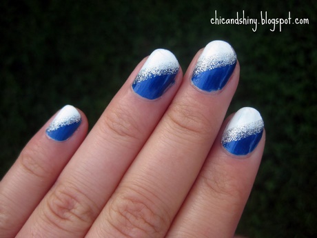 nail-art-in-blue-and-white-03_4 Nail art în albastru și alb