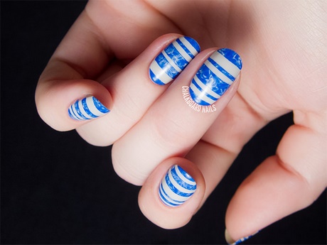 nail-art-in-blue-and-white-03_8 Nail art în albastru și alb