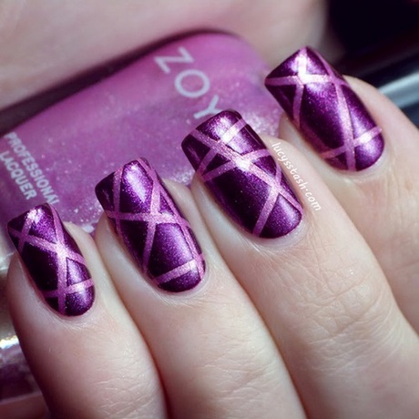 nail-art-on-purple-nail-paint-06 Nail art pe vopsea de unghii violet