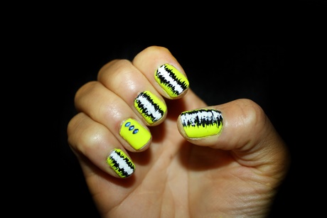 nail-art-with-yellow-nail-polish-53_14 Nail art cu lac de unghii galben
