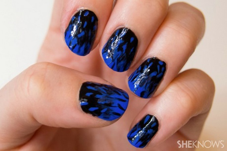 nail-designs-blue-and-black-61_18 Modele de unghii albastru și negru