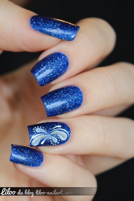 nail-designs-on-blue-polish-14_19 Modele de unghii pe lac albastru