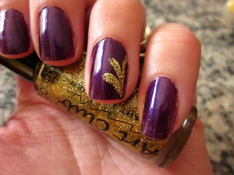 nail-designs-purple-and-gold-66_16 Modele de unghii violet și aur