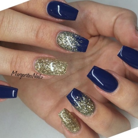 navy-blue-and-gold-nails-29_5 Bleumarin și unghii de aur