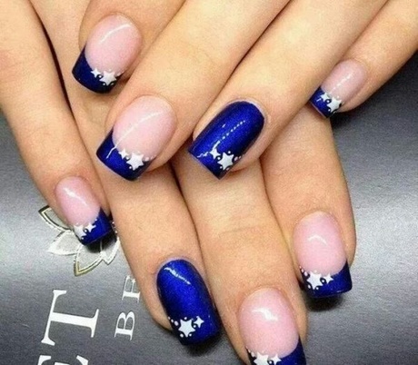 navy-blue-and-white-nail-designs-43_12 Modele de unghii albastru și alb bleumarin