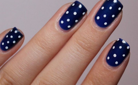 navy-blue-and-white-nail-designs-43_19 Modele de unghii albastru și alb bleumarin
