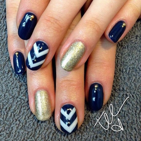 navy-blue-and-white-nail-designs-43_9 Modele de unghii albastru și alb bleumarin