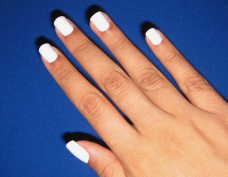 painted-white-nails-25_11 Unghii albe pictate