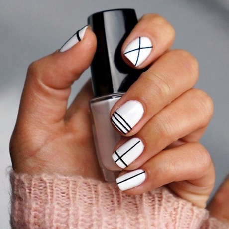 painted-white-nails-25_12 Unghii albe pictate