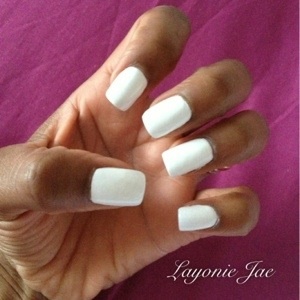 painted-white-nails-25_13 Unghii albe pictate