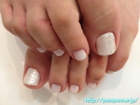 painted-white-nails-25_16 Unghii albe pictate