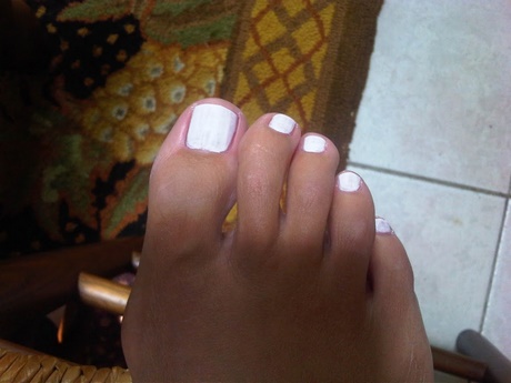 painted-white-nails-25_2 Unghii albe pictate