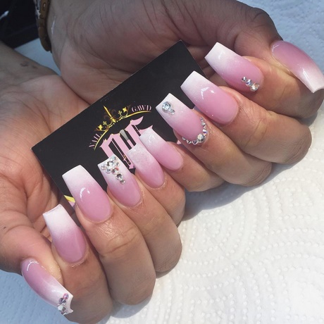 pink-and-white-nail-polish-designs-17_14 Modele de lacuri de unghii roz și alb