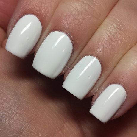 plain-white-nails-49_5 Unghiile albe simple