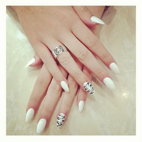 pointed-white-nails-72_7 Unghiile albe ascuțite