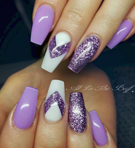 purple-and-white-nails-74_5 Unghiile violet și alb