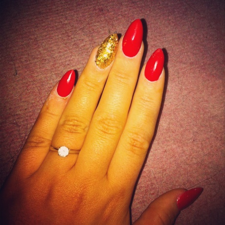 red-and-gold-stiletto-nails-58_4 Unghii stiletto roșii și aurii